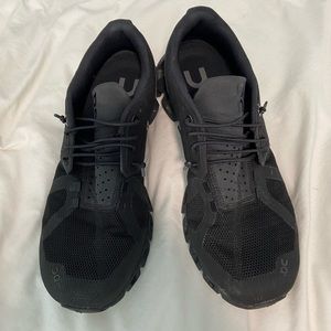 On Cloud: Cloud W All Black Size 9 (only worn twice)